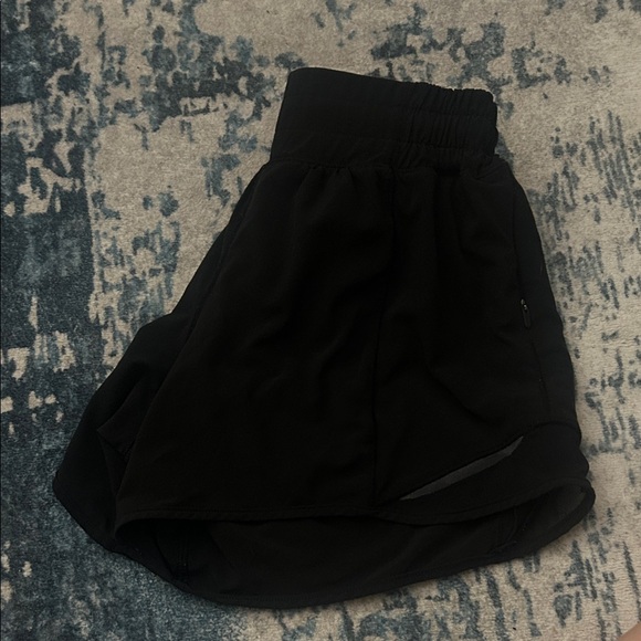 Lululemon Hotty Hot Shorts: Low Rise 4" - Picture 2 of 4